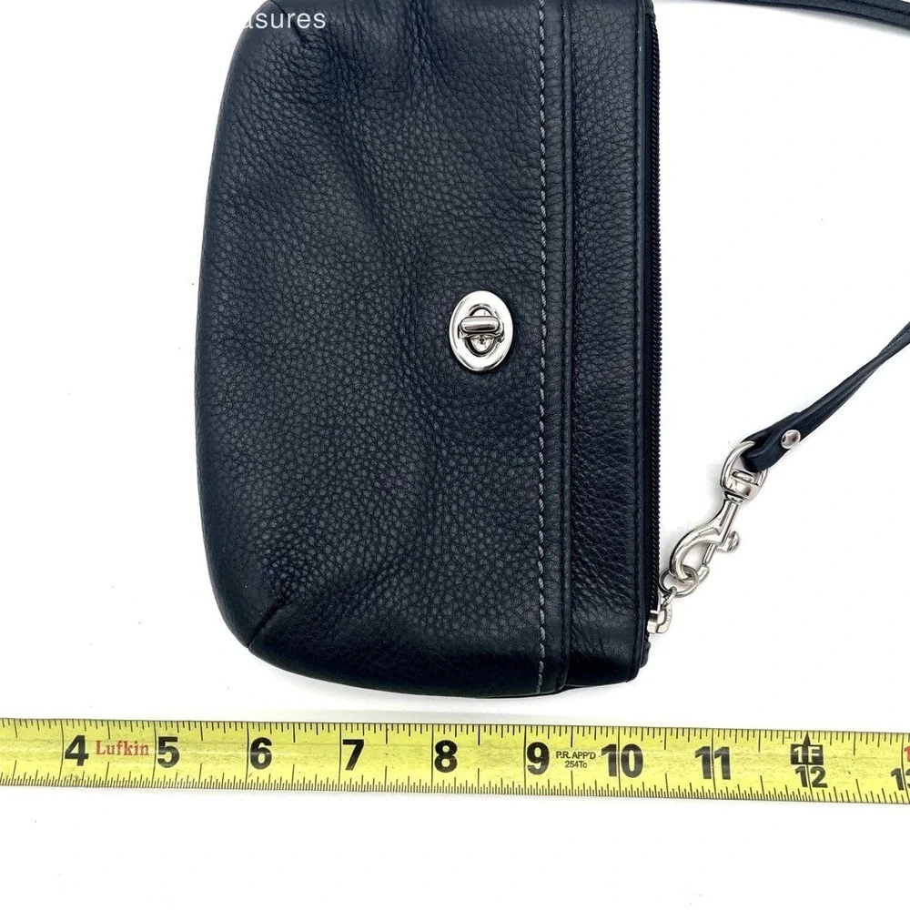 Coach Women's Chelsea Turnlock Pebble Leather Wristlet Black Silver Hardware